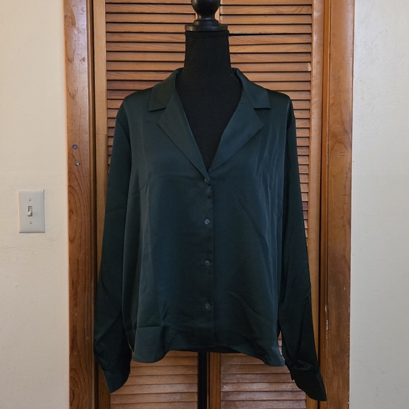 Old Navy Tops - NWT Old Navy Cropped Button-Down Blouse Size XL